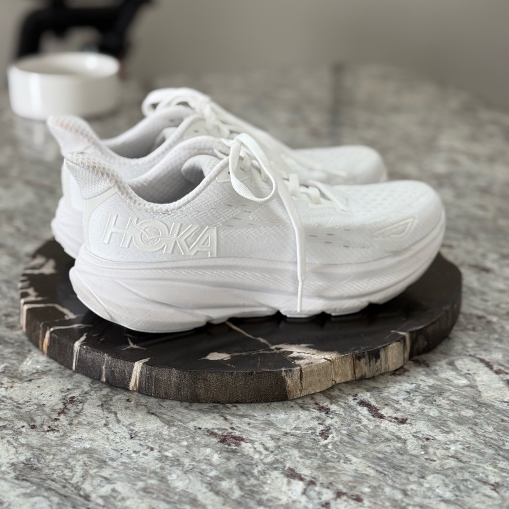 Hoka Clifton 9 White Sneakers Like New